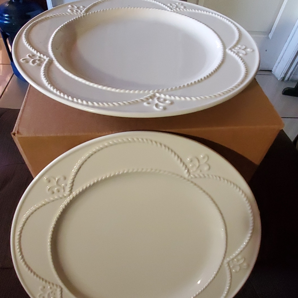 Set (4) plates 0